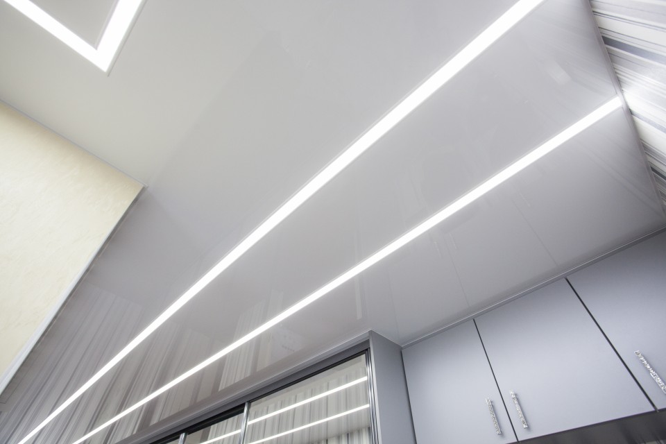 Заказать световые потолки с линией света в г. Елабуга